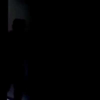 El juja cuando el juja cada vez que entra a su habitaci&oacute;n