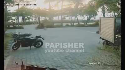 Tsunami hitting the coast of Palu, Indonesia less than 2 minutes after a magnitude 7.5 earthquake (28 Sept 2018)