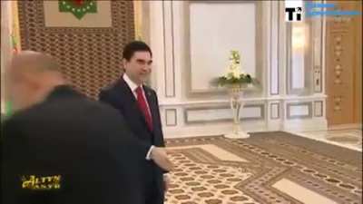 Хорошие мальчики дают лапку