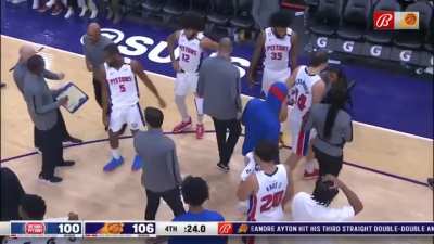 [Highlight] Suns’ announcers have a hard time noticing the cause of Bojan Bogdanovic’s 4th quarter injury