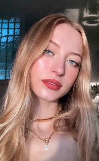 Sophia&rsquo;s ready to receive your 💦