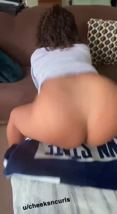 can i bounce on your dick while you watch the game 🤗