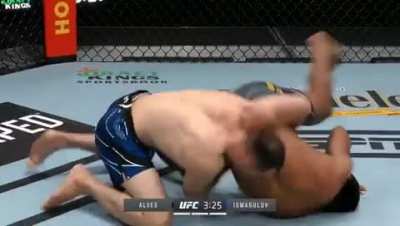 This is one of the craziest moves I&rsquo;ve seen in a fight