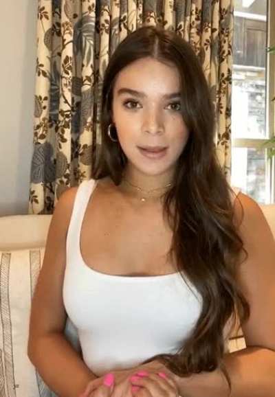 Hope Hailee Steinfeld is getting dicked down good for her birthday weekend