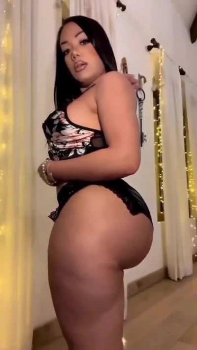 Look at DAT BOOTY!