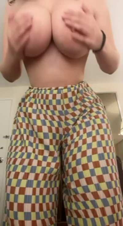 Huge natural tits and a tiny waist on my 5’1 frame