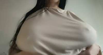 Who here likes thick girls?