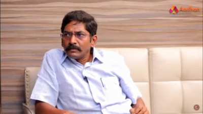 This is why we shouldn't glorify DMK. Not everyone who oppose DMK is sanghi and this video will prove my point. Anyways "Happy Vidiyal" and keep "sombu adiching" for DMK or else "BJP ulla vanthurum vroo" !!