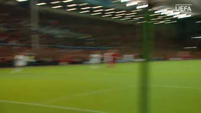 Peter Crouch's bicycle kick goal in the Champions League &mdash; Liverpool vs. Galatasary (Sept. 27, 2006)