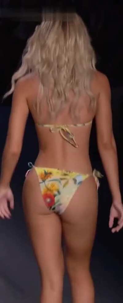 Booty jiggle