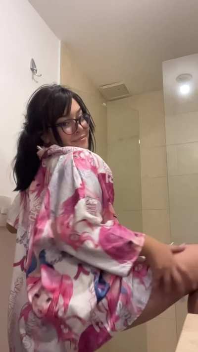 Some twerk in slow motion🤪