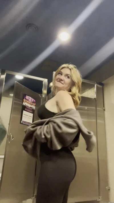 the bathroom door doesn&rsquo;t work to the bar i work at:) anyone can walk by
