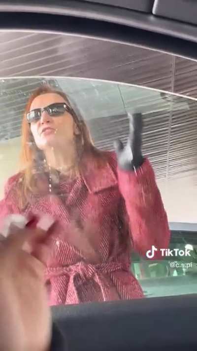 Karen looses her cool over a parking space... but "she's done nothing wrong"