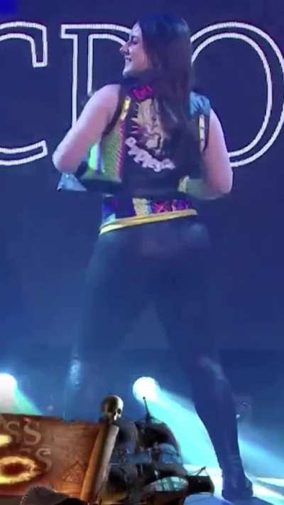 Nikki's ass