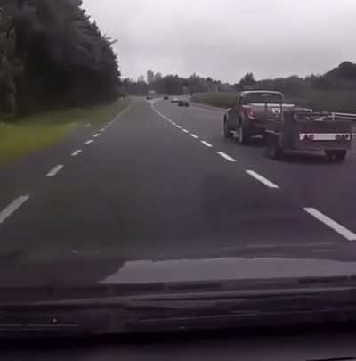 - Мне налево!
