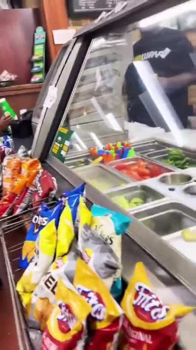 Family ordered sandwiches at subway knowing they didn&rsquo;t have to money to pay