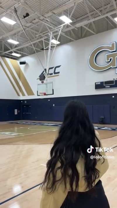 &ldquo;It&rsquo;s literally science it&rsquo;s called a graph&rdquo; 👩&zwj;🔬🏀 love women in stem