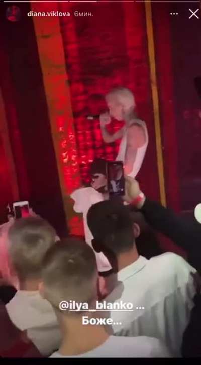 Performing rapper enjoying head from his fan