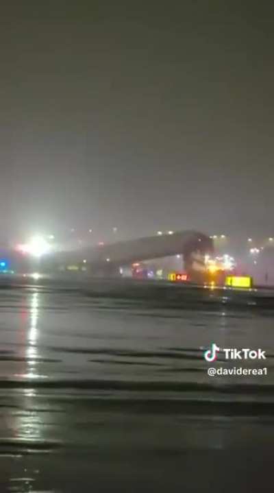 Situation at LGA tonight