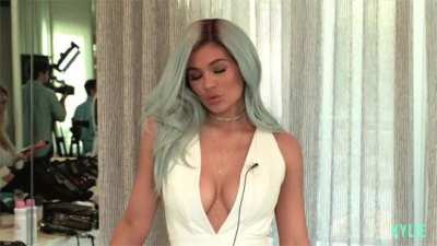throwback to her mint hair color look