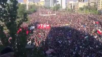 Today October 18th, thousands in Chile commemorated the 1st anniversary of the popular uprising against neoliberalism &amp;amp; government corruption at the Plaza Dignidad in downtown Santiago