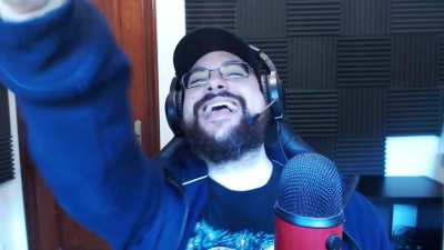 "Te sigo desde que volvias a tu casa :D"