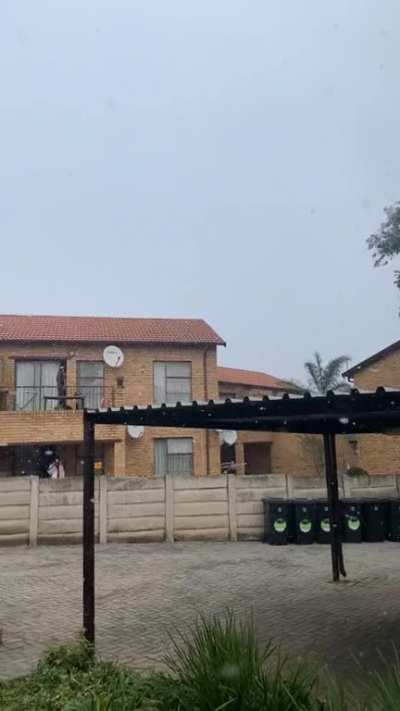 It&acirc;s snowing in JHB
