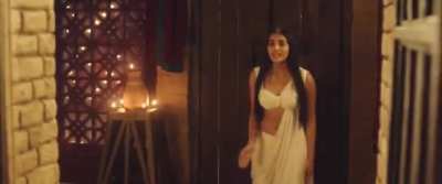 Pooja Hegde and Hrithik Roshan hot kissing scene in Mohenjo Daro