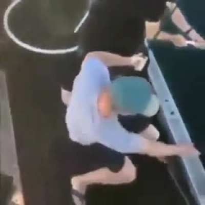 Dostum yoldaşların o balığa ihtiyacı var