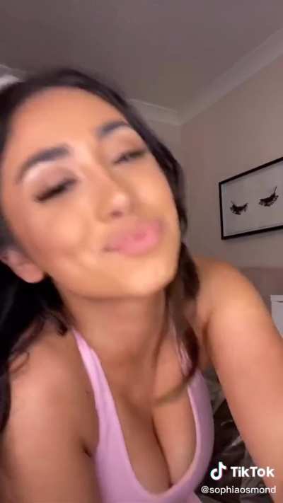 @sophiaosmond