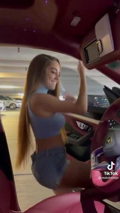 😈