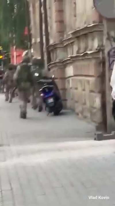 Бравый латвийский спецназ тренируется воевать. Без комментариев.