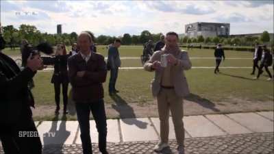 Elder Scrolls NPC vor dem Bundestag