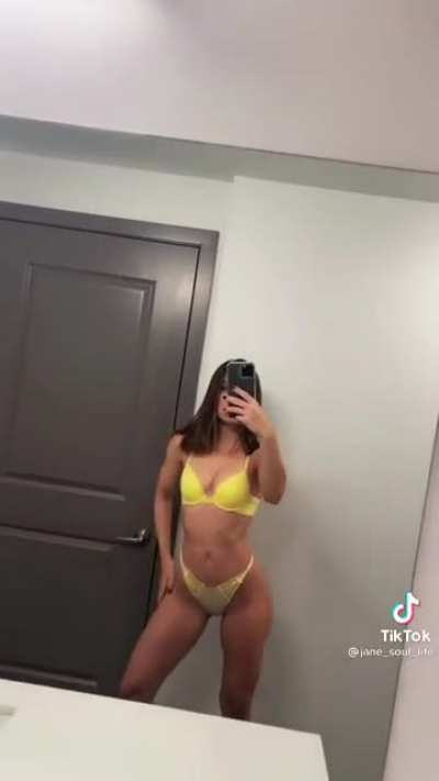 this girl loves a transition... but that body 🥵