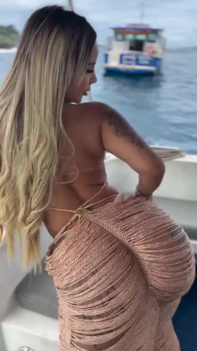 Yacht twerk