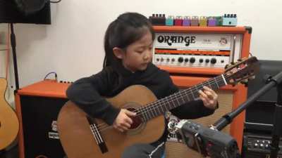 6 Year old plays " Fly me to the Moon "