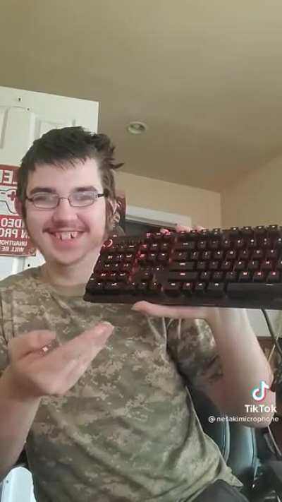 I hate telling people I play on pc because of people like this (look at his finger nails btw) http/Google.com