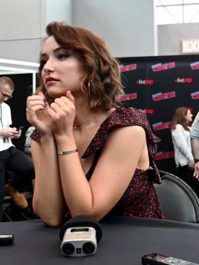 Milana Vayntrub