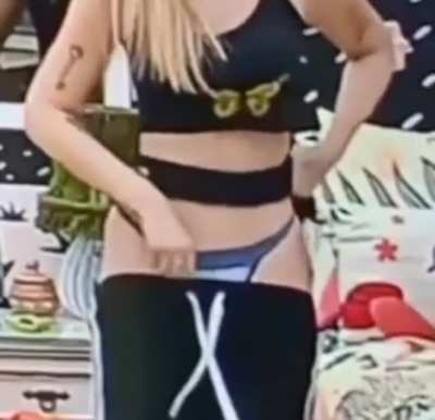 Viih Tube (BBB) quase mostrando a buceta