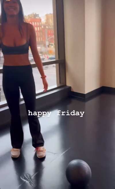 Lily Chee - Happy Friday