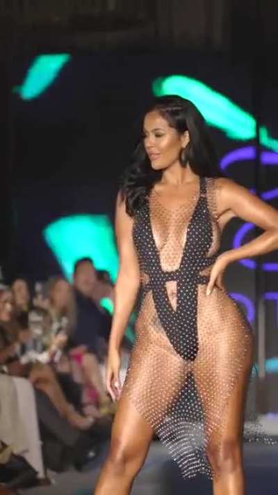 Aline Bernardes (@all<wbr>inebe<wbr>rnard<wbr>ess)