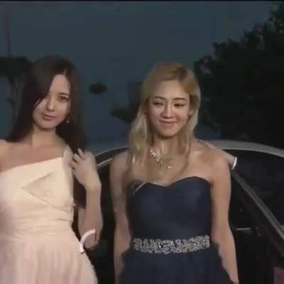 Hyoyeon &amp;amp; Seohyun Red carpet