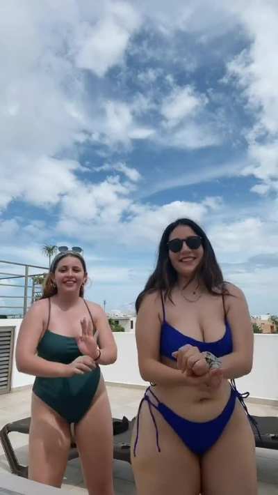 Shaking these curve's at the beach