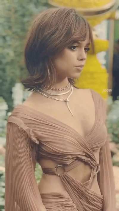 Those petite tits are so perfect, need a hard cock sliding in between them 😍