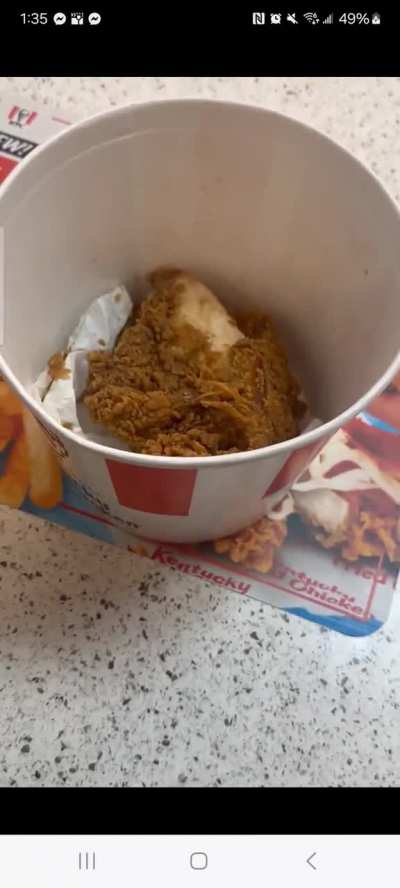 KFC Manager threatens to throw chicken at customer