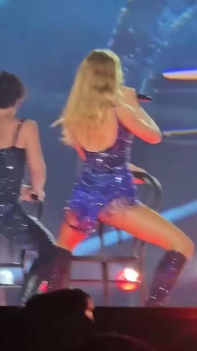 Her sexy legs and booty