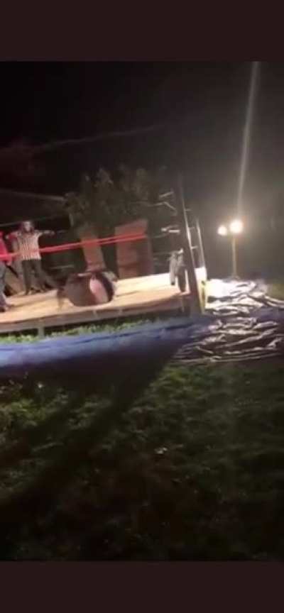 TW : Amateur wrestler broke both of his legs
