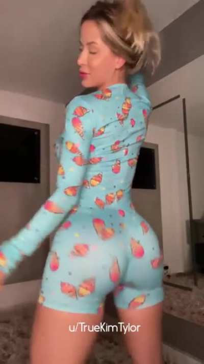 PJs and twerk is the best mix... don't you think?