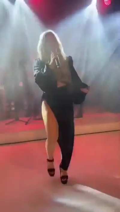 Ece Se&ccedil;kin (i&ccedil; &ccedil;amaşırsız)
