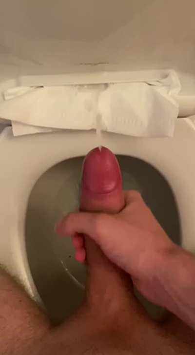 I can&rsquo;t stop stroking my big dick until it explodes